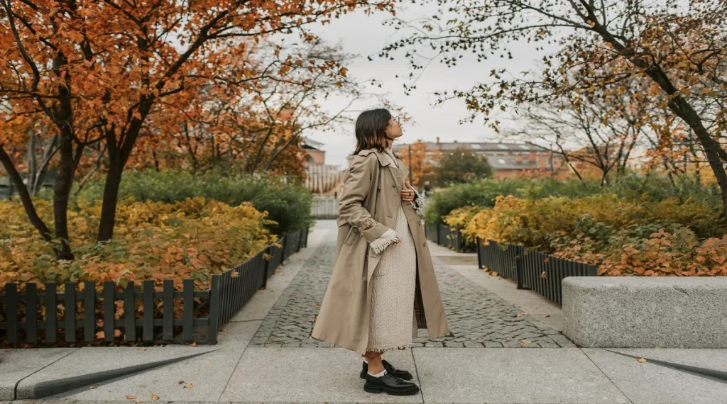 seasonal looks with a light trench coat for spring outfits