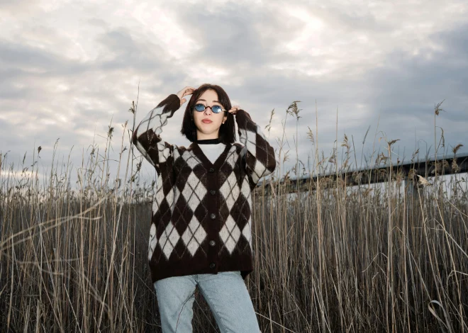Why Seasonal Looks Work Better When Layers Do Most of the Work