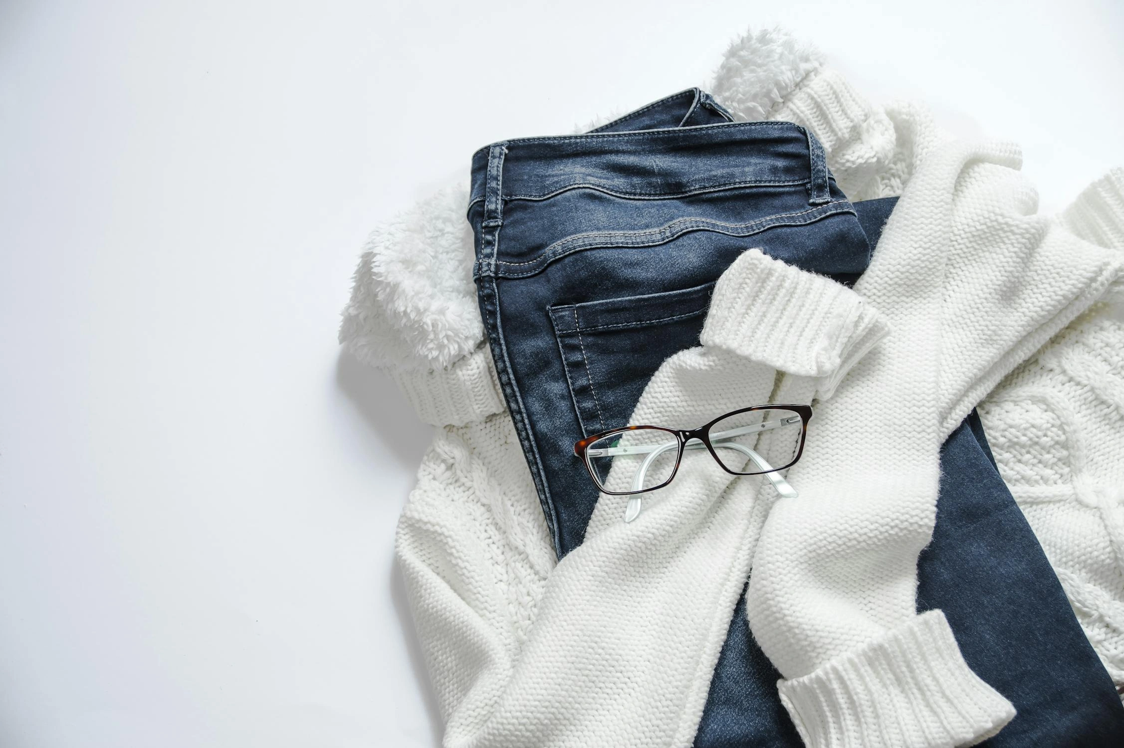 How to Follow Fashion Trends Without Making Your Wardrobe Harder