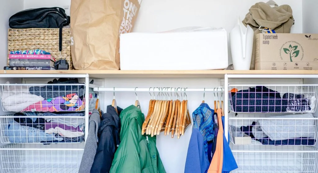 organized vs cluttered closet