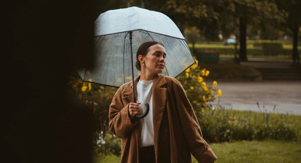 Woman wearing a light trench coat with straight trousers for daily wear
