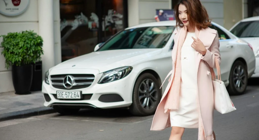 Woman wearing a clear outfit shape for a more polished look