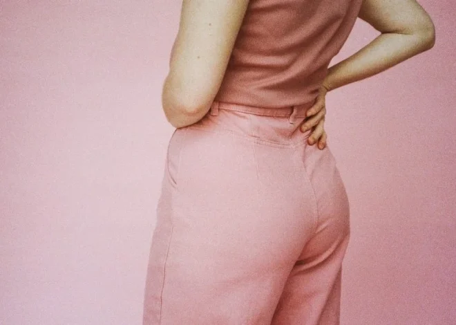 Why Soft Trend Colors Often Feel Easier to Wear in Everyday Outfits