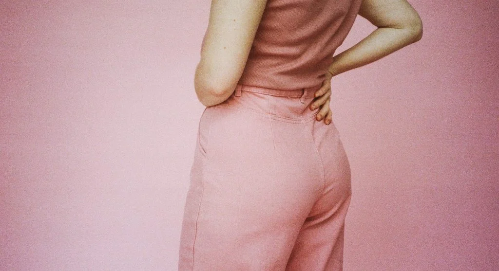 Why Soft Trend Colors Often Feel Easier to Wear in Everyday Outfits