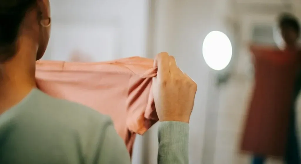 Wardrobe tips with repeatable outfit formulas