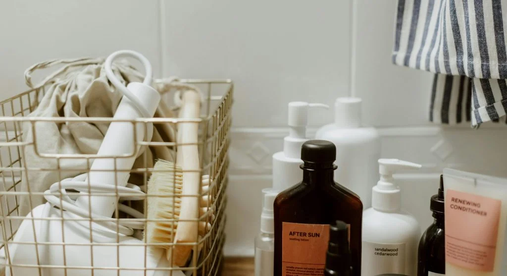 Why a Smaller Daily Grooming Kit Often Works Better Than a Crowded Bathroom Shelf