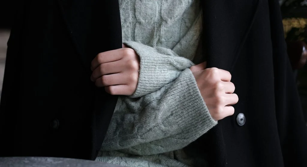 Why Texture Contrast Often Makes Simple Everyday Outfits Look More Finished