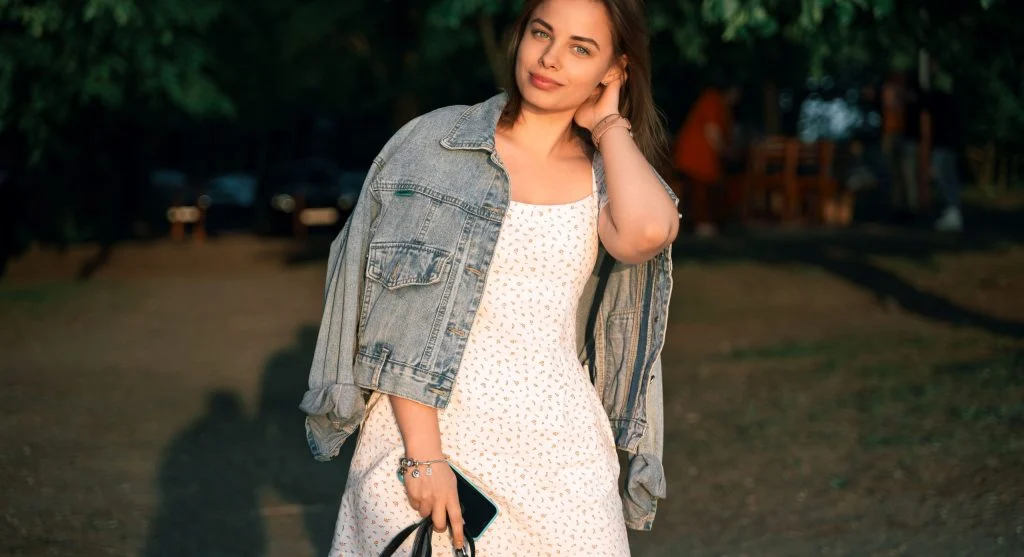 Why One Cooler-Evening Layer Can Make Warm-Season Outfits Feel More Useful All Week