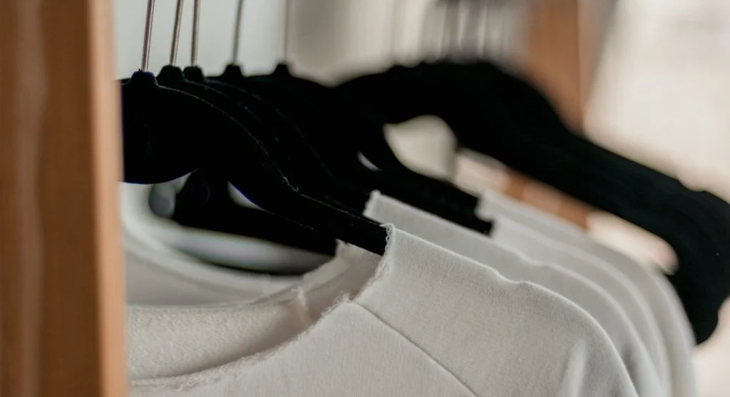 cleaner sleeve line compared with a loose untidy sleeve in a simple outfit