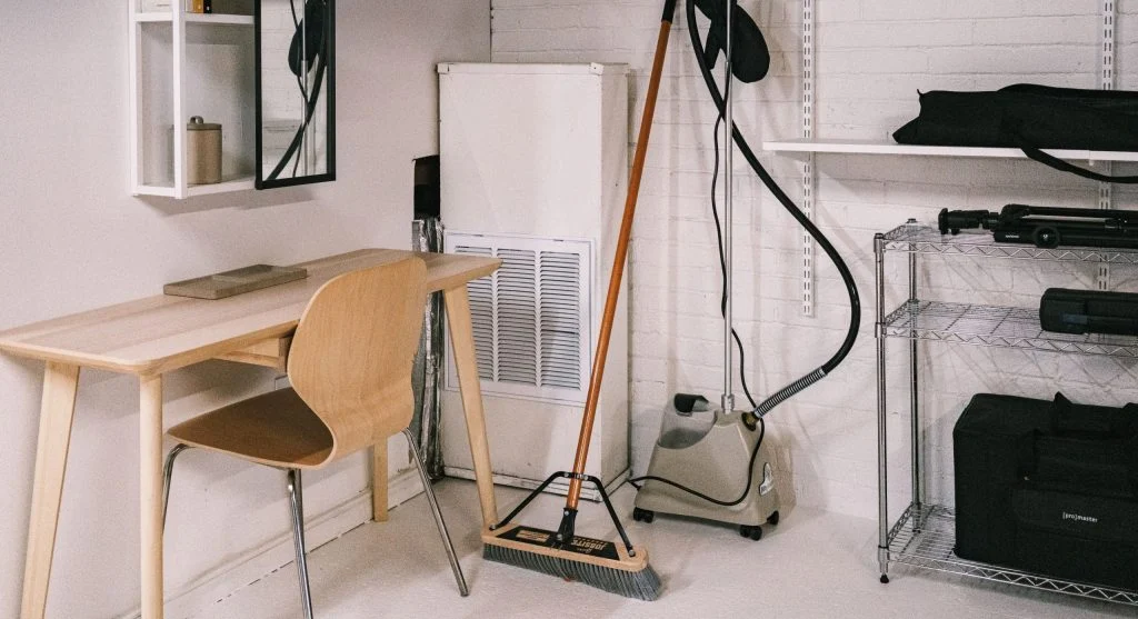 Midweek home reset focused on clearing small clutter from a main living space