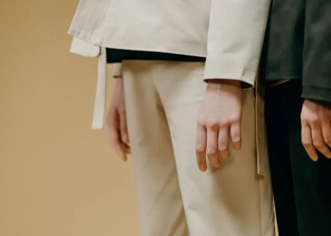 Why a Cleaner Sleeve Line Can Make Basic Outfits Look More Intentional