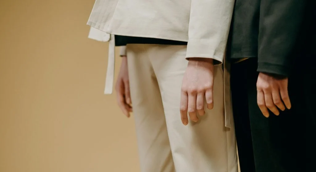 Why a Cleaner Sleeve Line Can Make Basic Outfits Look More Intentional