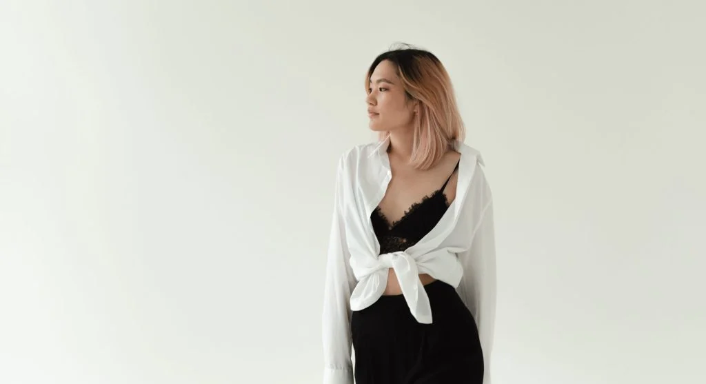 How to Add One Trend Piece to a Simple Outfit Without Making It Feel Overdone