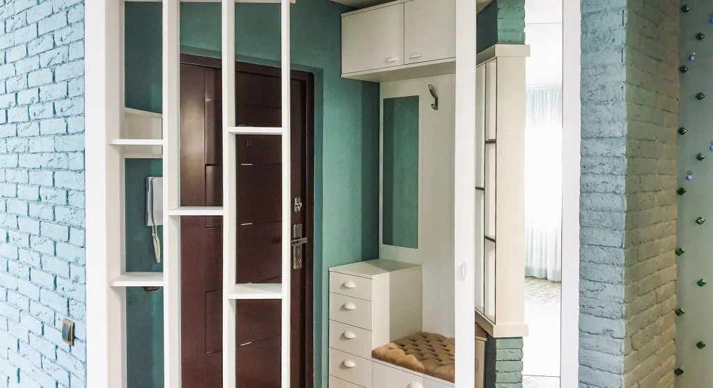 Small home system for daily essentials placed near the front door