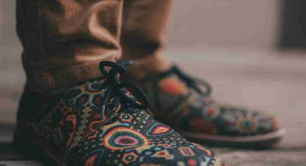 Visual weight pattern explained through shoes, color depth, and fabric texture
