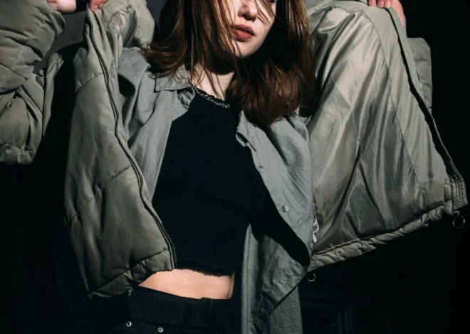 Why One Light Contrast Layer Can Make Warm-Season Outfits Look More Deliberate