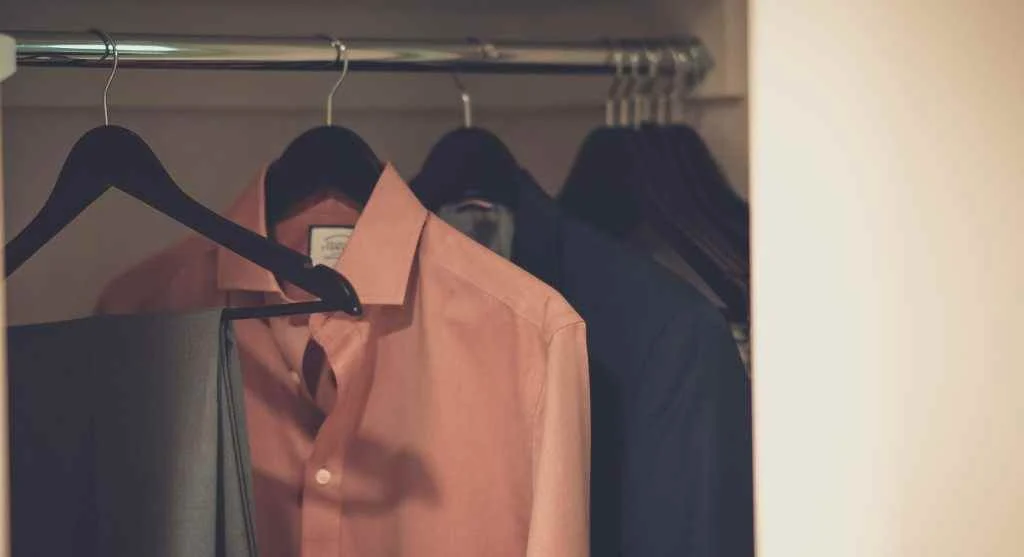 Always-works outfit slot compared with a more crowded and less practical closet arrangement