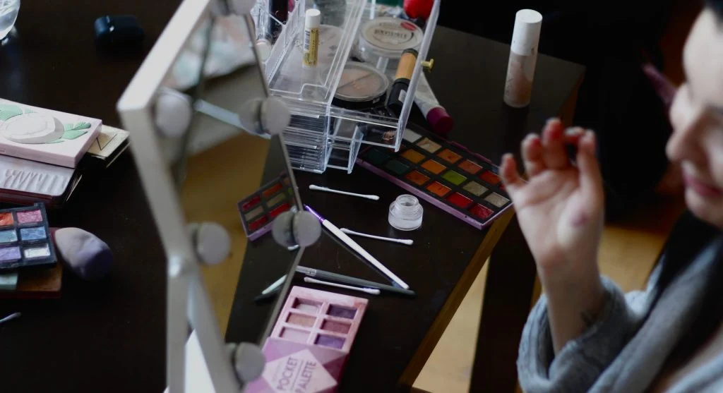 Why One Consistent Mirror-Level Setup Can Make Daily Grooming Feel Faster and More Comfortable