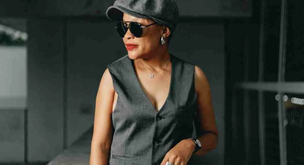 Why One Soft Top-to-Bottom Visual Thread Can Make Everyday Outfits Feel More Pulled Together