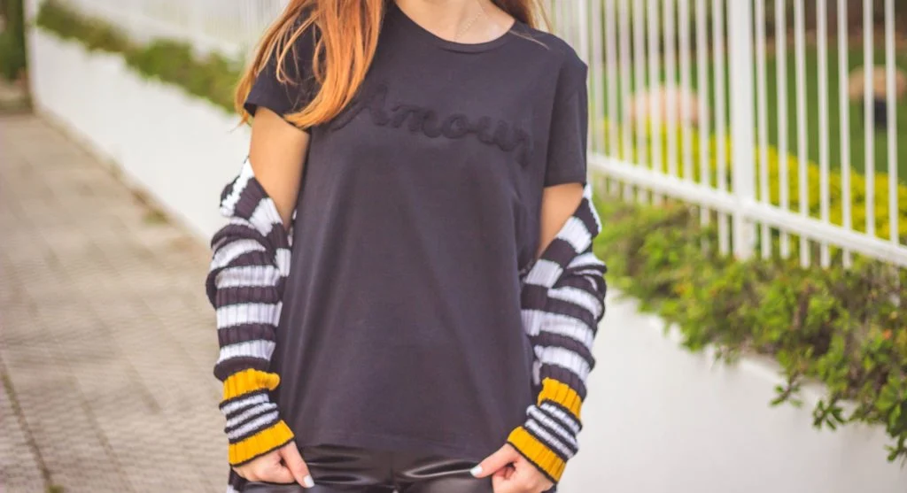 Why Softer Vertical Lines Are Becoming a More Useful Trend in Everyday Outfits