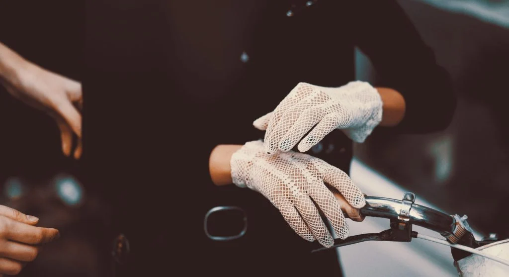 Why One Stable Visual Center Can Make Everyday Outfits Feel More Polished Without Extra Effort