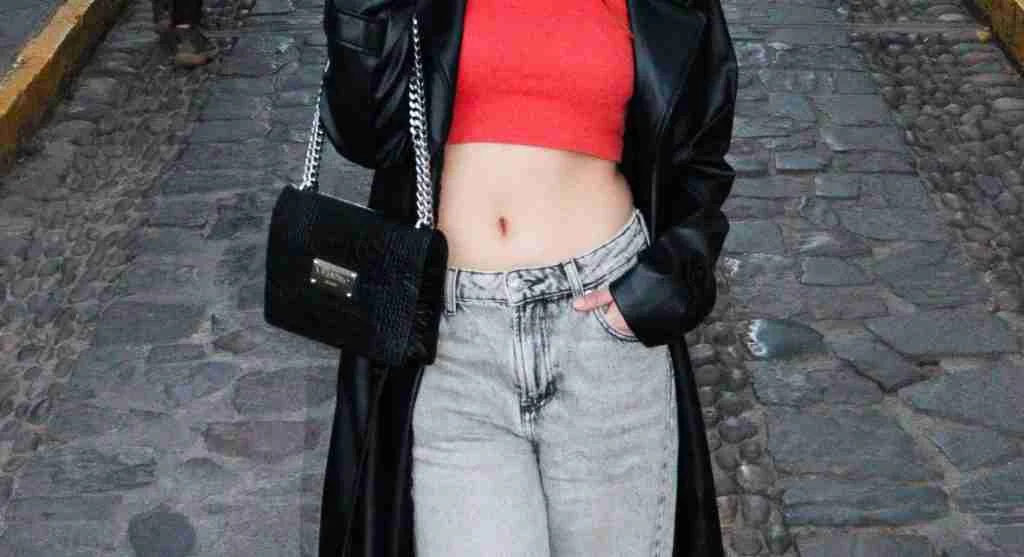 Repeated color bridge compared with a more disconnected everyday outfit