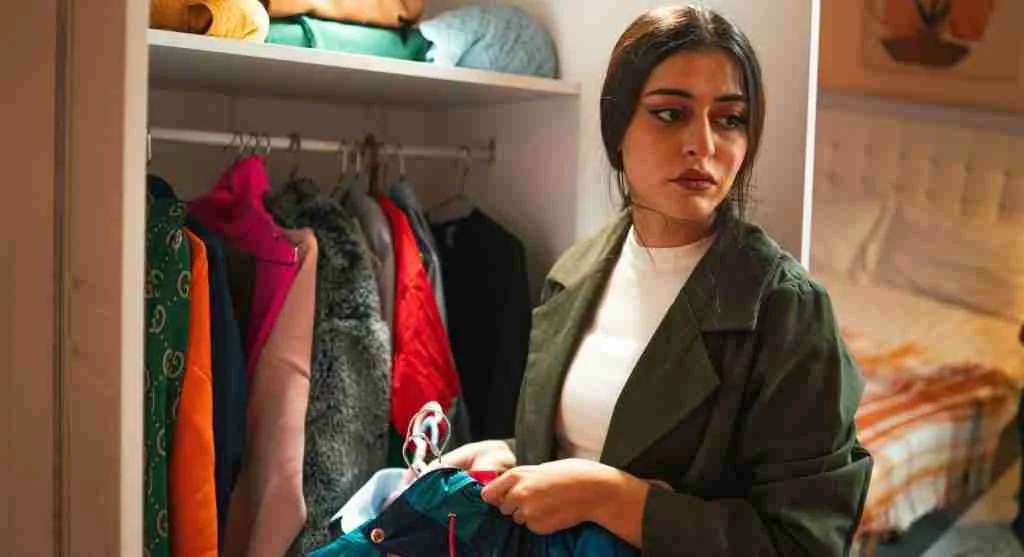 Why One Small Final-Check Outfit Space Can Make Daily Dressing Feel More Consistent and Less Chaotic
