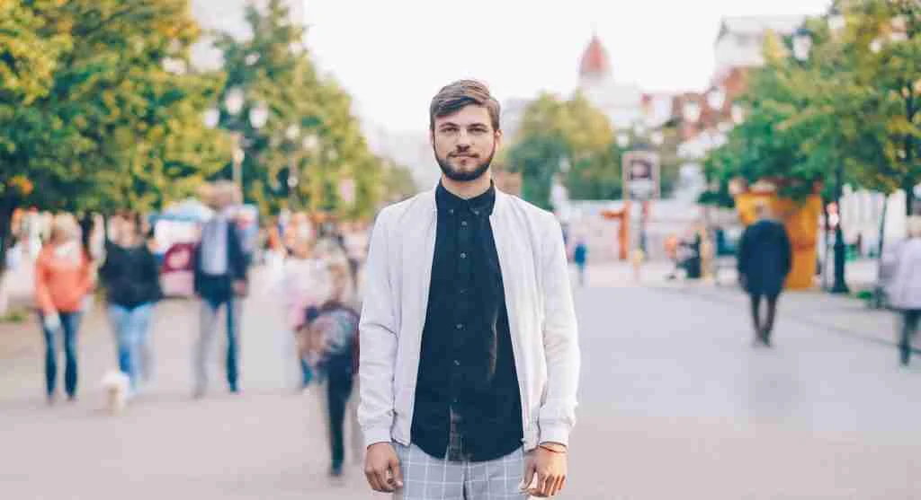 Calm outfit anchor compared with a less steady everyday outfit structure
