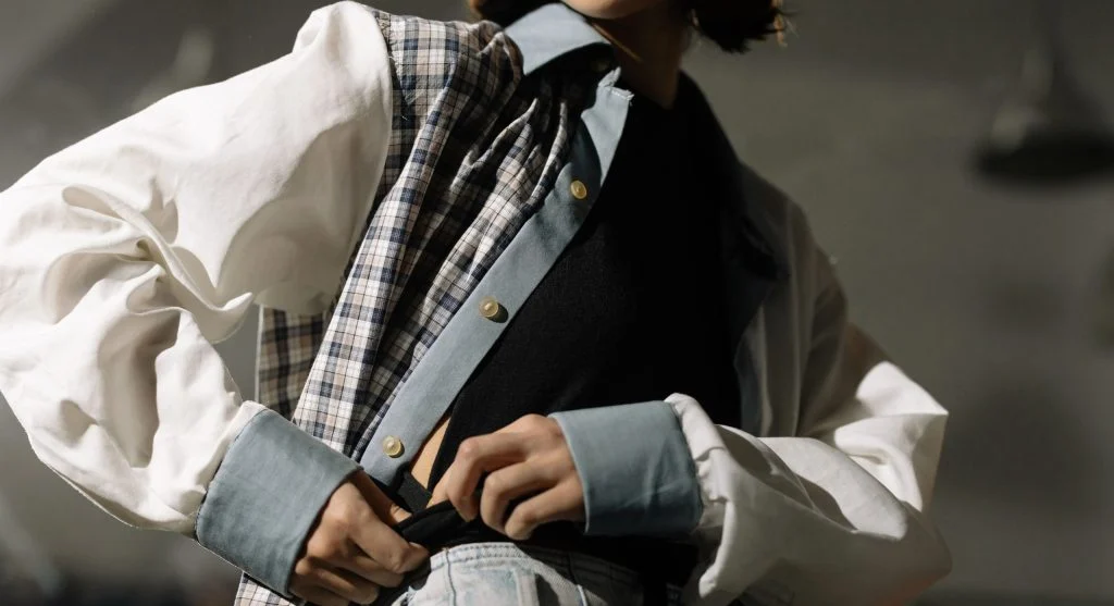 Why Mixing Too Many Outfit Intentions at Once Can Make Everyday Style Feel Unclear