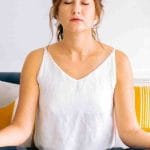 Quiet outfit pause point helping a simple daily outfit feel more balanced and less rushed