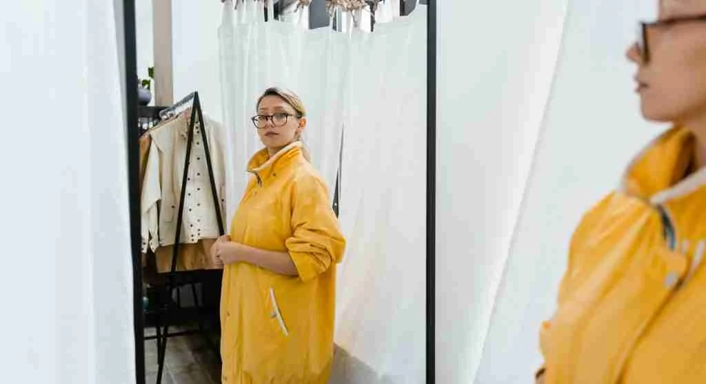 Final-check outfit space compared with a rushed morning dressing routine without review