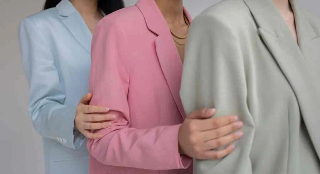 Why One Repeated Color Bridge Can Make Simple Everyday Outfits Feel Easier to Wear