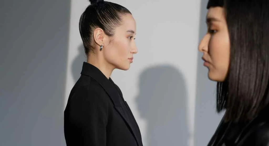 Why One Consistent Side Profile Shape Can Make Everyday Outfits Feel More Refined