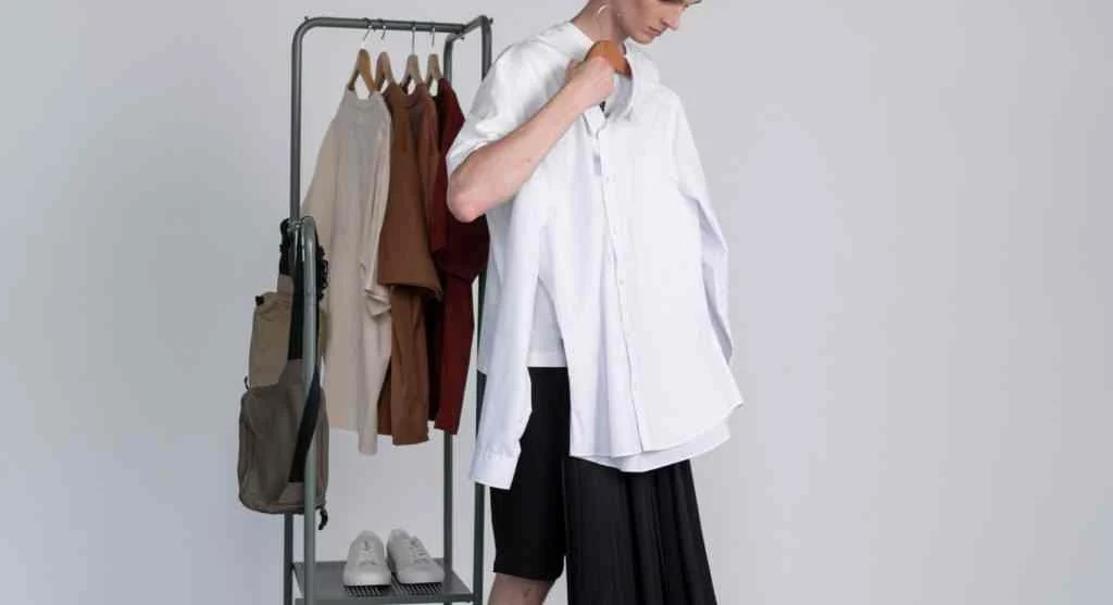 Steady outfit rhythm created through lines, lengths, and shoe choice in simple daily looks