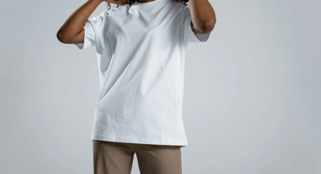Softly defined neckline and cuff edges creating a more natural everyday outfit effect
