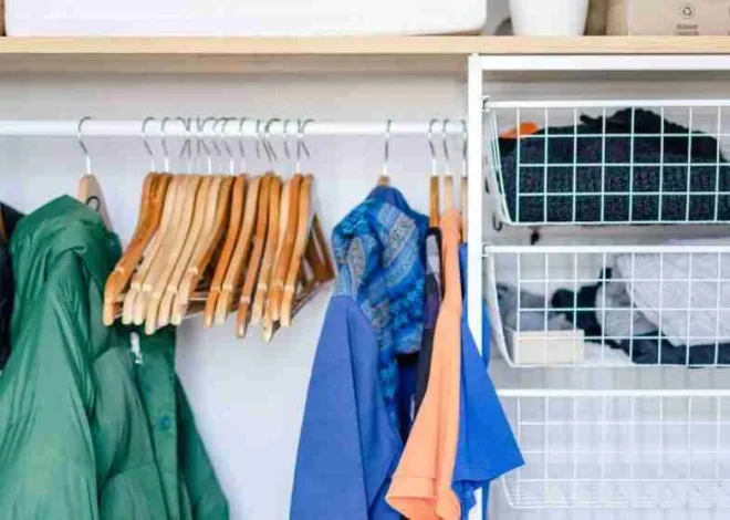Why One Small Low-Effort Outfit Rail Can Make Weekday Dressing Feel More Stable and Less Repetitive